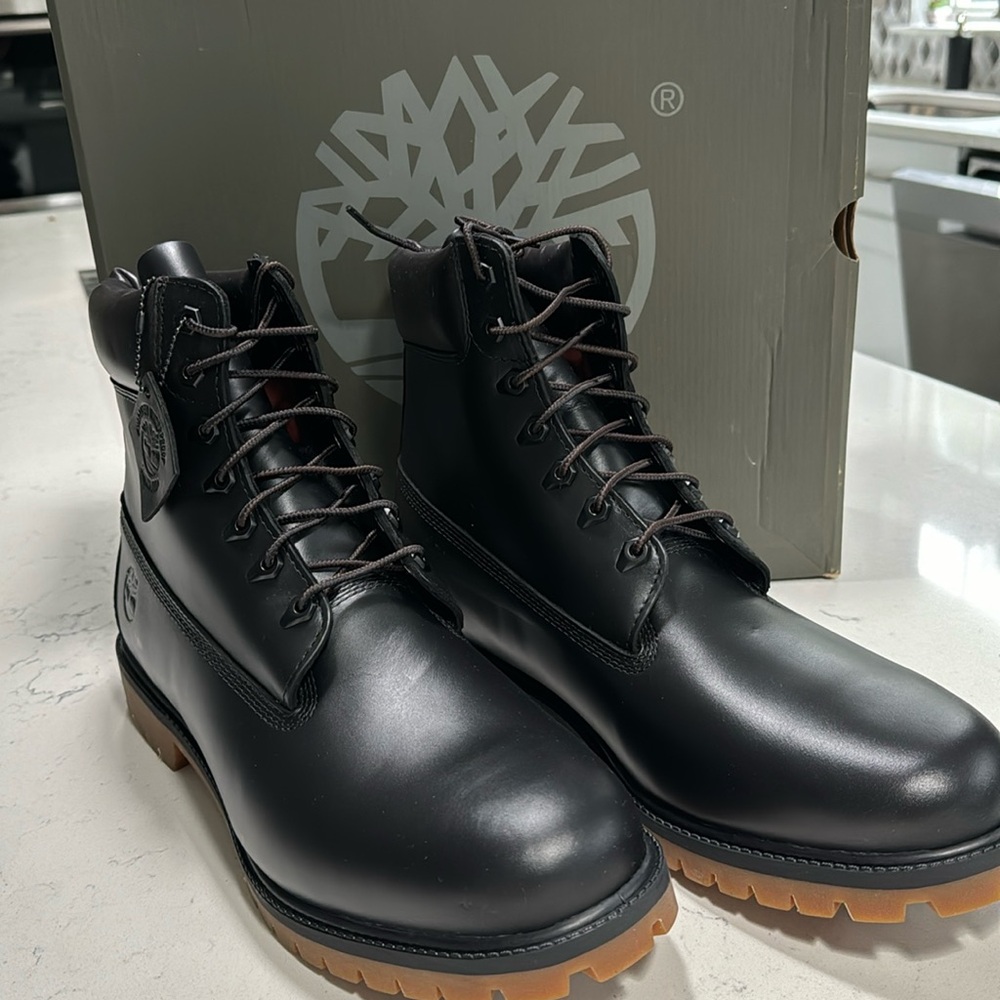 NWB, Never worn Black leather Timberlands